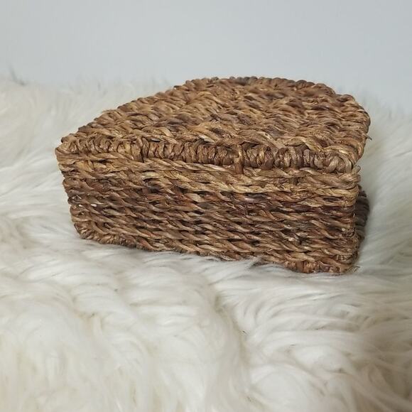 Farmhouse Straw Chicken Napkin Holder - Picture 4 of 6